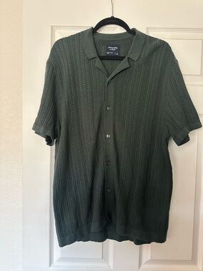 Abercrombie & Fitch Green Textured Short Sleeve Button-Down Shirt